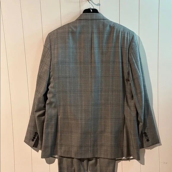 Like New Brooks Brothers regent fit 1818 suit 100% wool 44L 38W